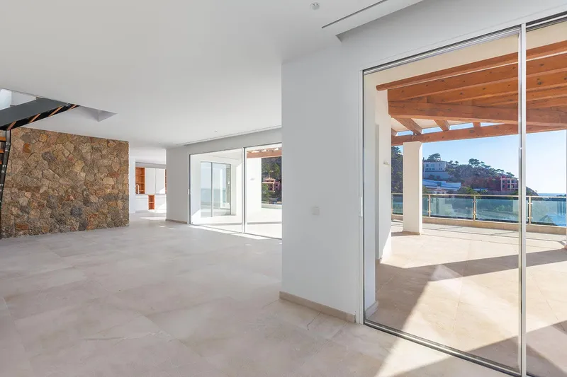 Modern renovated luxury villa with breathtaking sea views — photo 6