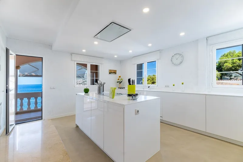 Impressive Mediterranean villa for sale in Camp de Mar with fantastic sea views — photo 10