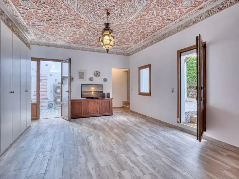 We present an impressive property located in the town of Felanitx, ideal for those seeking comfort and style. This magnificent house — photo 3