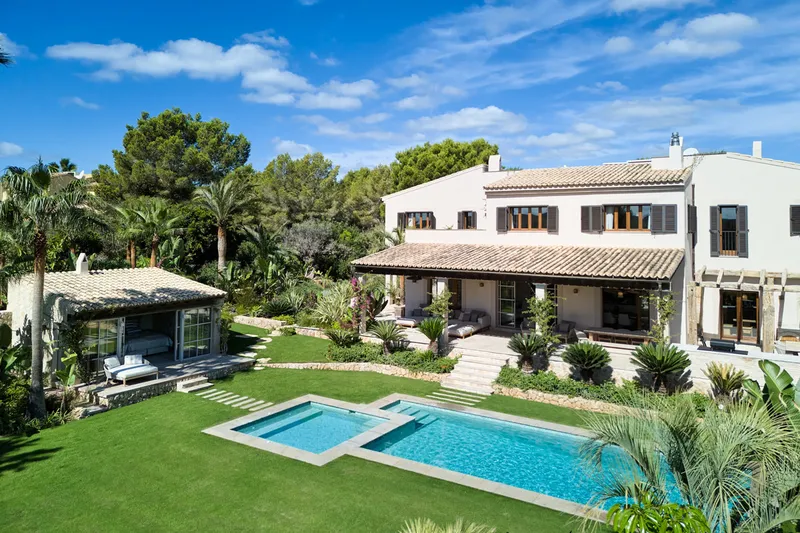 Exclusive Mediterranean family villa with tropical garden - Marcel Remus Real Estate — photo 1