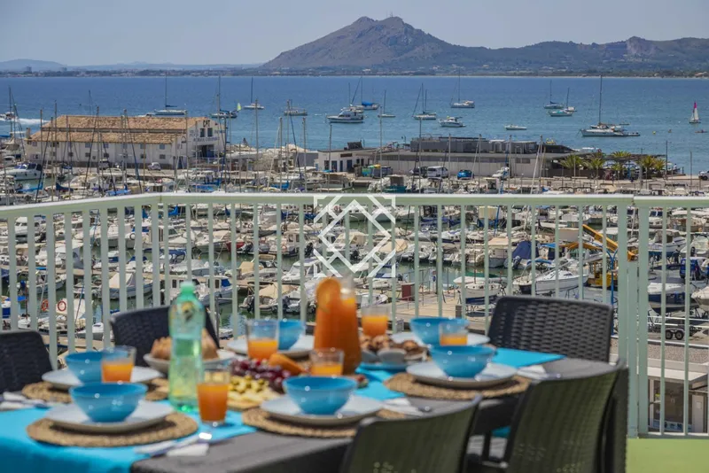 Luxury first line apartment with holiday license in Puerto de Pollensa, Mallorca — photo 9