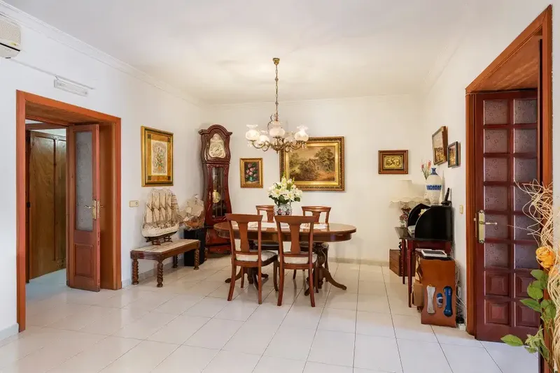 We are pleased to offer this charming village house for sale in Caimari, which boasts a wealth of authentic features and — photo 5