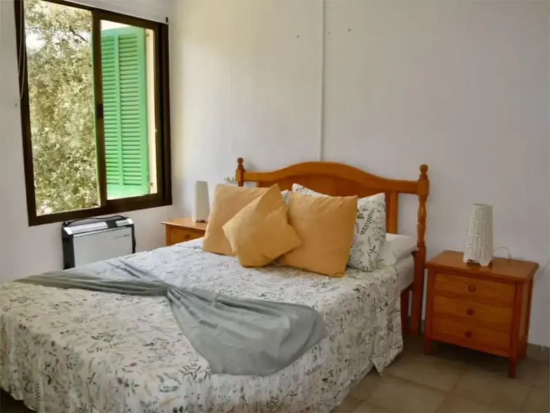 Ubicado en la tranquila zona de Es Pinareten Puerto Pollensa, este apartamento en venta ofrece un espacio acogedor y funcional. Totalmente a — photo 9