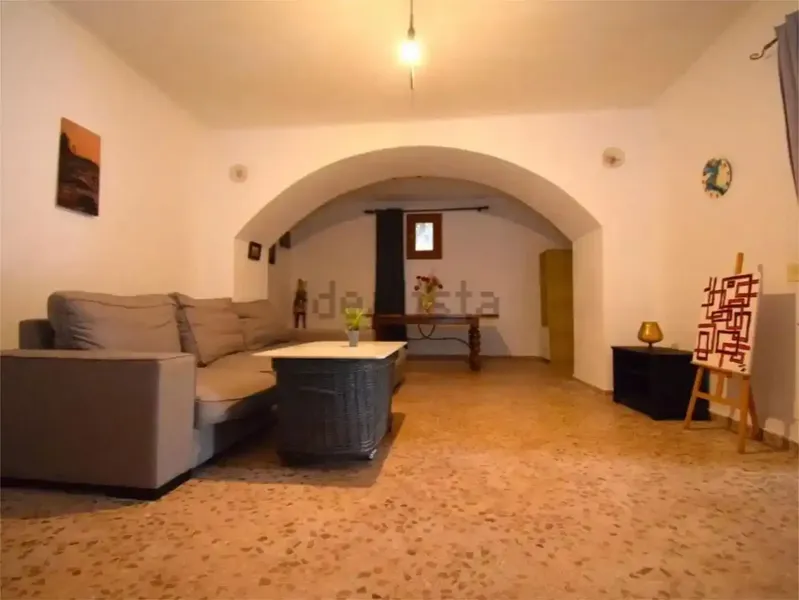 Se vende esta espaciosa y versátil propiedad situada en la encantadora localidad de Petra, que combina comodidad, luminosidad y un gran pote — photo 9