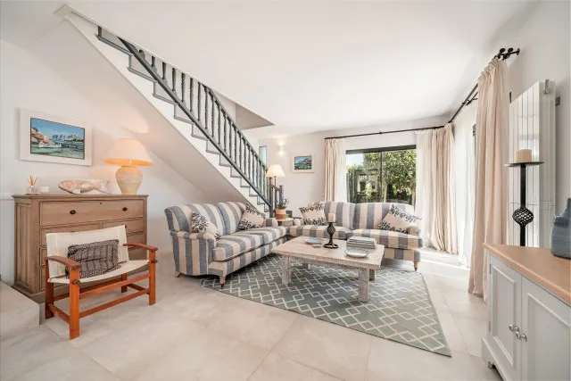 Stunning family villa just steps from the sea for sale in Puerto Pollensa, North Mallorca — photo 3