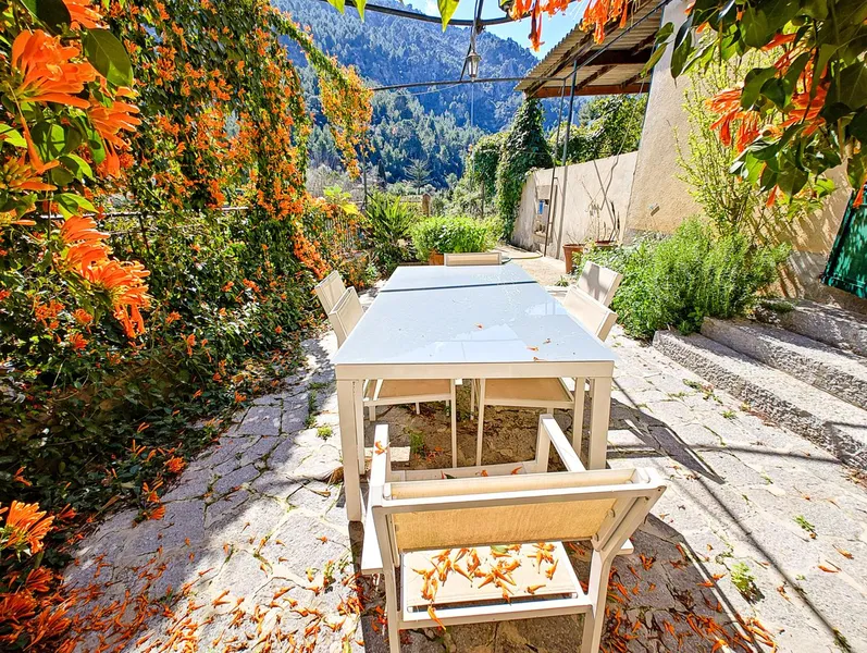 House for sale in Sóller with large 1,000 m² garden and mountain views — photo 4