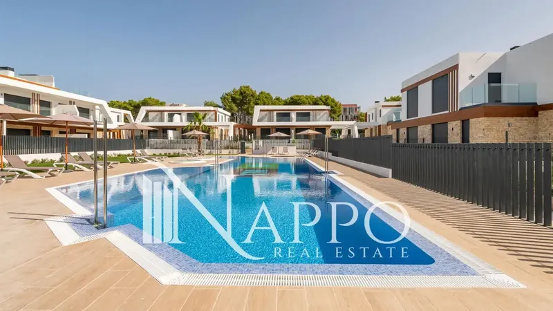 Nappo Real Estate tiene el placer de presentaros este exclusivo chalet adosado de obra nueva con jardín y terrazas privadas, ubicado a tan s — photo 7