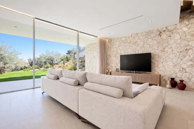 Modern newly built ultra-luxury villa with partial sea views in Portals Nous — photo 5