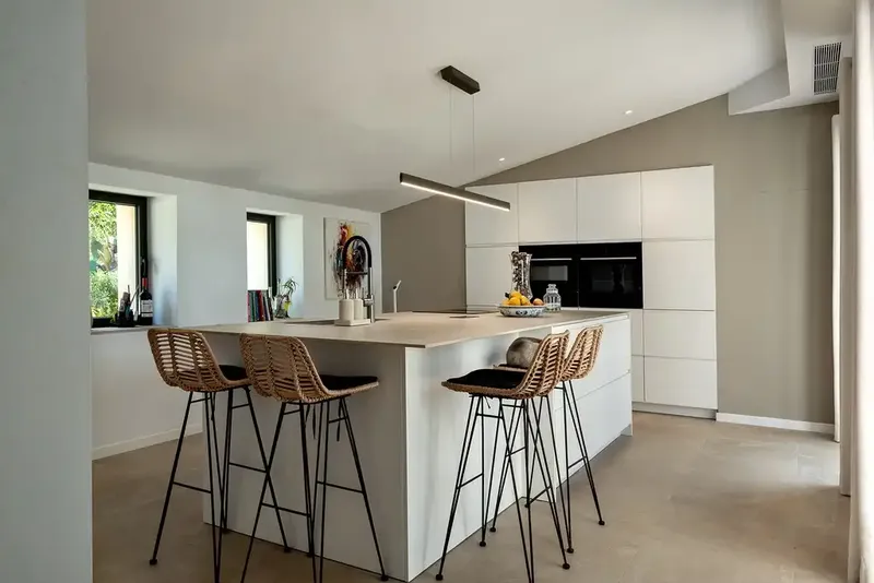 This spectacular newly built rustic estate is located on a large plot of 31,382 m² in the charming surroundings of Ruberts — photo 9