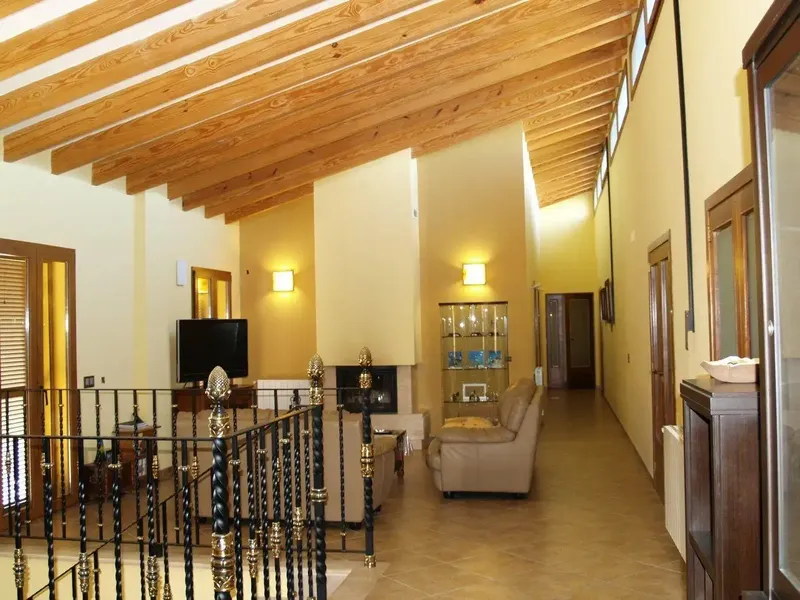 On a plot of 19,600 square meters in the Son Ferriol area, very well connected to Palma, airport, beaches, etc.... we find — photo 3