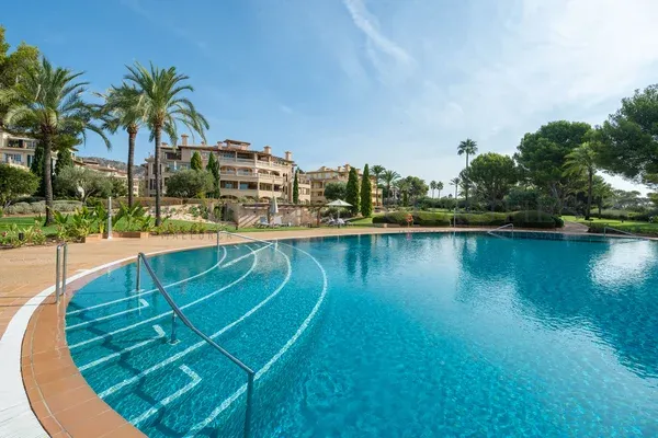 Exclusive apartment in Portals in the Mardavall complex on the seafront — photo 5
