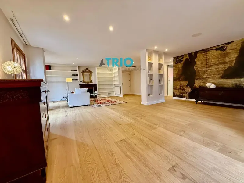 In the heart of Palma's old town, just steps from the majestic Cathedral of Mallorca (La Seu), this elegant and spacious apartment is located — photo 10