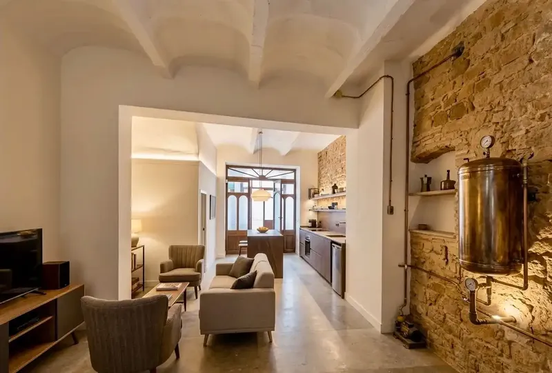 This magnificent property to renovate has two separate properties in the registry — photo 4