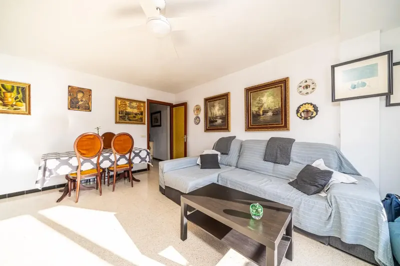 This flat in Palma, located in the quiet area of Arxiduc, stands out for its brightness and functional layout. With 114 m² of usable space, it offers — photo 4