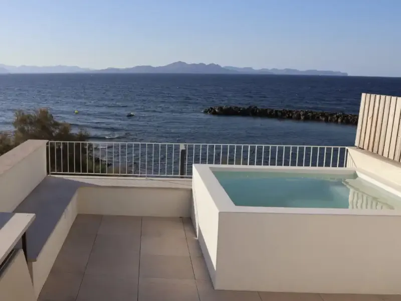 Exclusivo ático de obra nueva en primera línea de mar en Colònia de Sant Pere, con impresionantes vistas directas al Mediterráneo. — photo 11