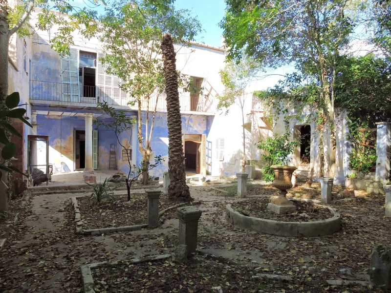 Felanitx: Hotel construction? Historic manor house with park - Mega potential — photo 1