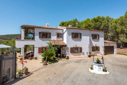 Calvia, Mediterranean finca near Calvià with stunning sea and mountain views in the southwest of Mallorca — photo 3