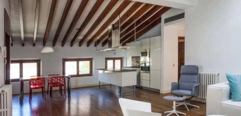 Attic apartment for rent next to Palma Cathedral in stately building — photo 9