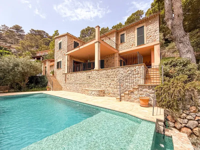 Discover this spectacular chalet located in the coveted area of Cala Deia, a true oasis ready to move into. — photo 1
