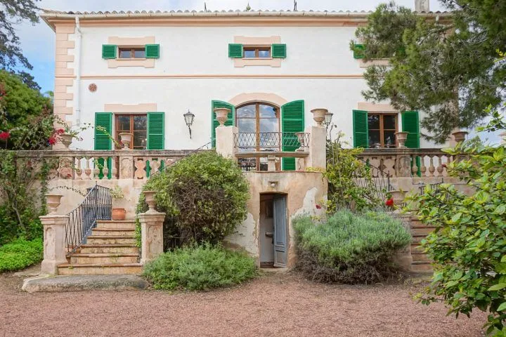 Historic house with pool between Palma and Son Vida | 655 m² — photo 1