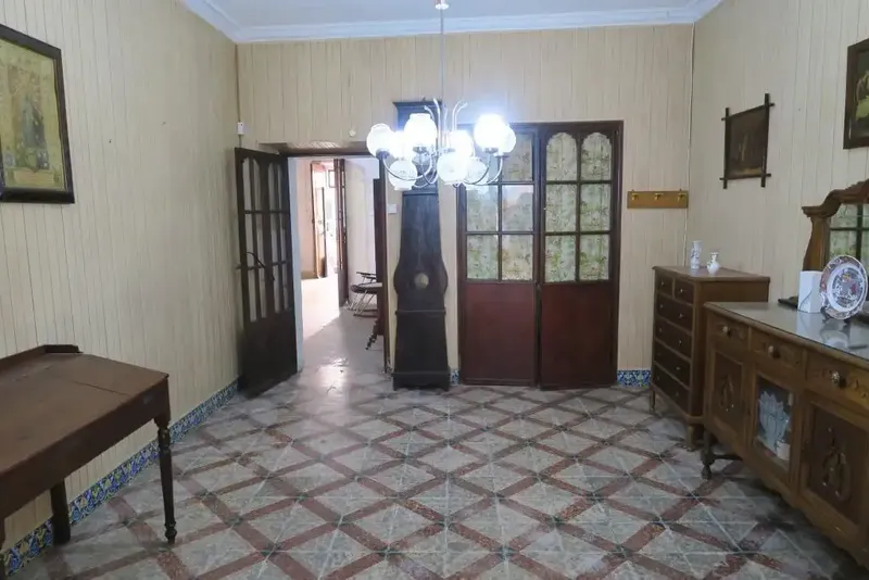House in the town centre, with all kinds of services, with many possibilities. — photo 3