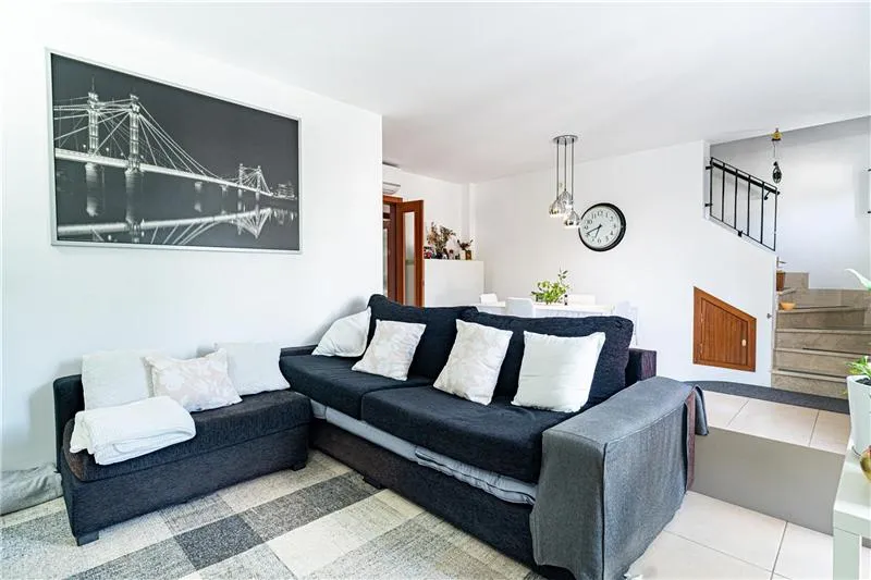 Approx. 141-square-meter apartment with a sun terrace — photo 2