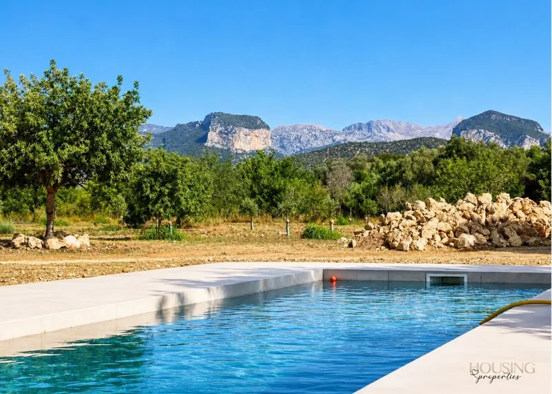 BRAND NEW! SPECTACULAR COUNTRY HOUSE WITH SWIMMING POOL IN CONSELL — photo 1