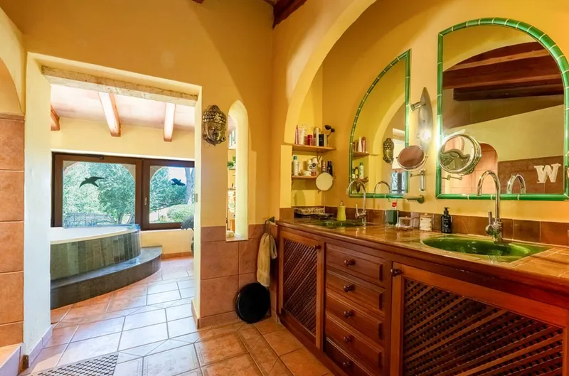 Self-sufficient finca near Portocolom with guest house at woodland edge — photo 9