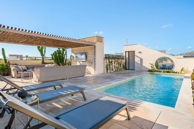 Luxury penthouse for sale in Puerto Pollensa, North Mallorca — photo 1