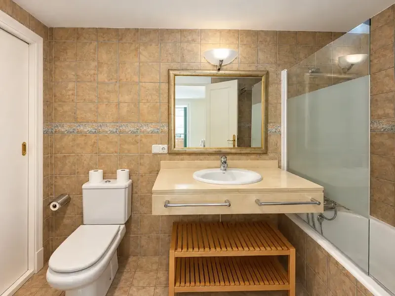 Situado en Palma, a tan solo dos minutos a pie de Porto Pi, este amplio apartamento ofrece aproximadamente 90 m² de superficie habitable y u — photo 11