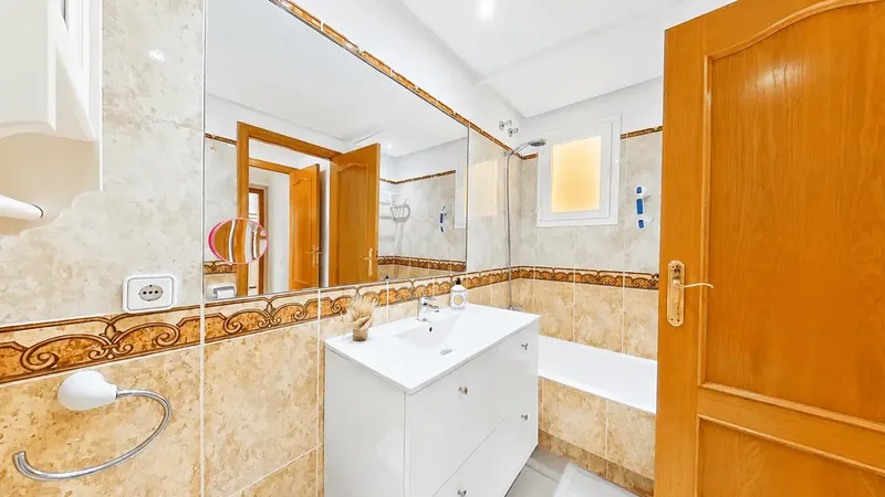 Exclusive apartment for rent on the seafront with spectacular sea views in Cala Millor — photo 6