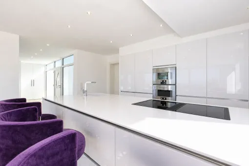 Santa Ponsa, modern villa for rent in Santa Ponsa with sea views and a spacious outdoor area — photo 8