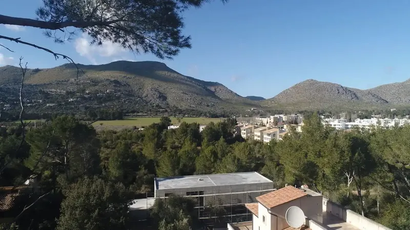 This impressive new-build villa in Puerto Pollensa is located in Gotmar, a quiet and sought-after residential area in the north of Mallorca — photo 9
