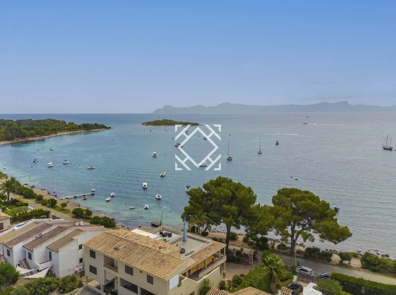Seafront ground floor apartment for sale in Alcanada-Alcudia, Mallorca — photo 3