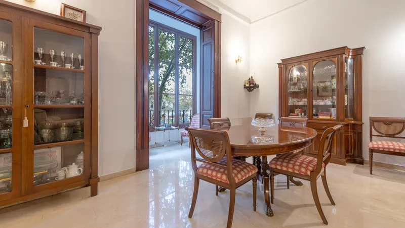 Investment! Beletage in Palma with large conservatory & lots of potential — photo 6
