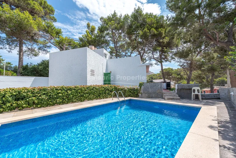 Investment villa with holiday license for sale in Cala San Vicente, North Mallorca — photo 1