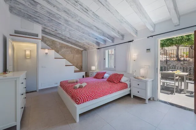 Elegant town house with rental license for sale in Pollensa's historic Old Town, North Mallorca — photo 9