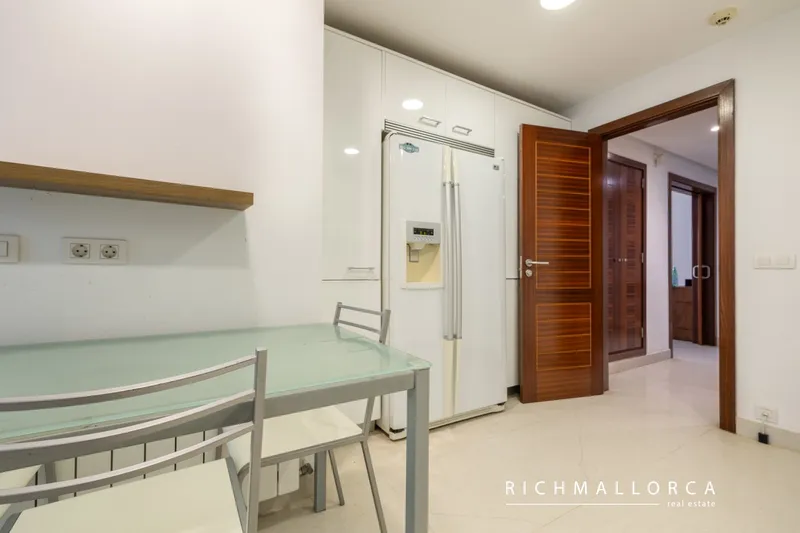 Spacious 4-bedroom apartment with terrace and sea views in Sol de Mallorca — photo 10