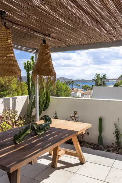 Fully furnished penthouse with private pool on the rooftop. Located a short walk from the famous Pine Walk, this magnificent apartme — photo 9