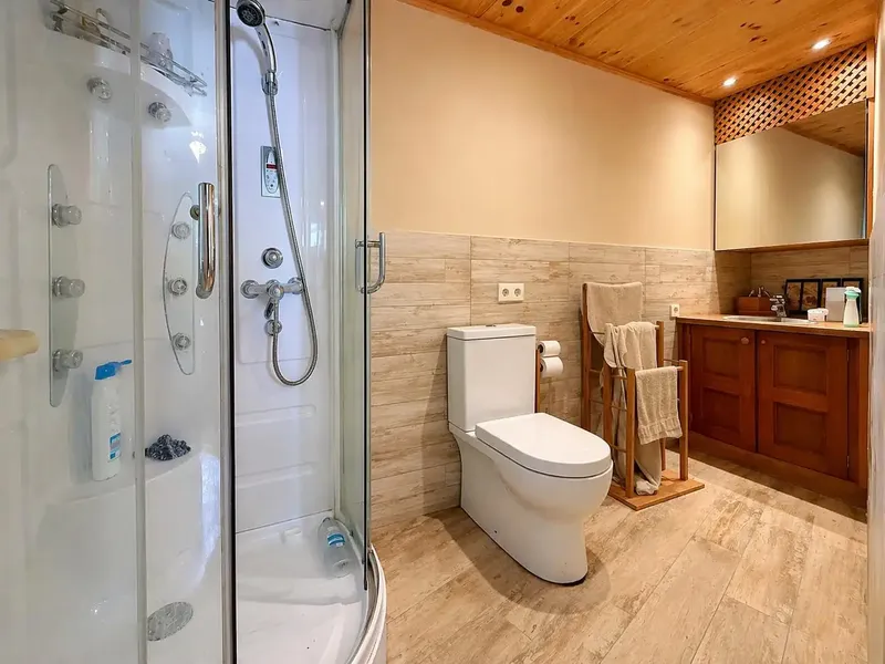 Discover this wonderful townhouse in a privileged corner location, distributed over two floors — photo 12