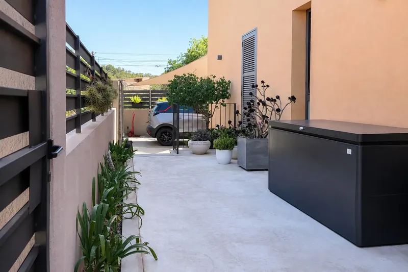 Newly built villa with 3 bedrooms, saltwater pool & roof terrace with sea views — photo 3