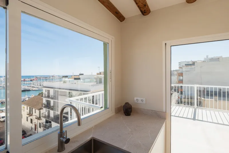 Renovated penthouse with large terrace and sea views in Santa Catalina — photo 10