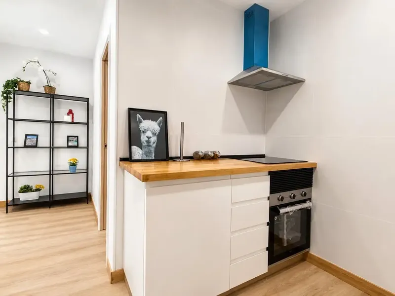 Just a few steps from the sea, in a residential and quiet area of Magaluf, this bright and fully renovated home is located — photo 5