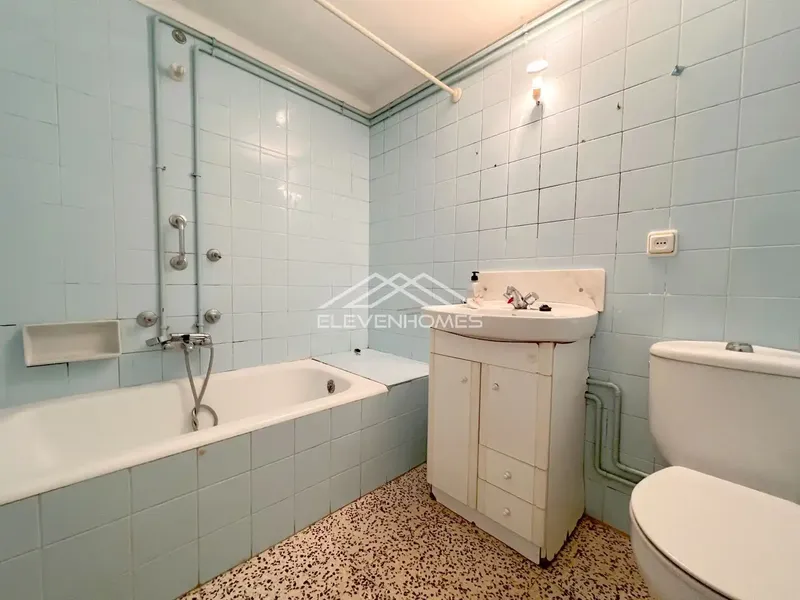 Located in the coveted area of Bonaire, this spacious fifth-floor apartment in a well-maintained building with elevator offers an opportunity — photo 12
