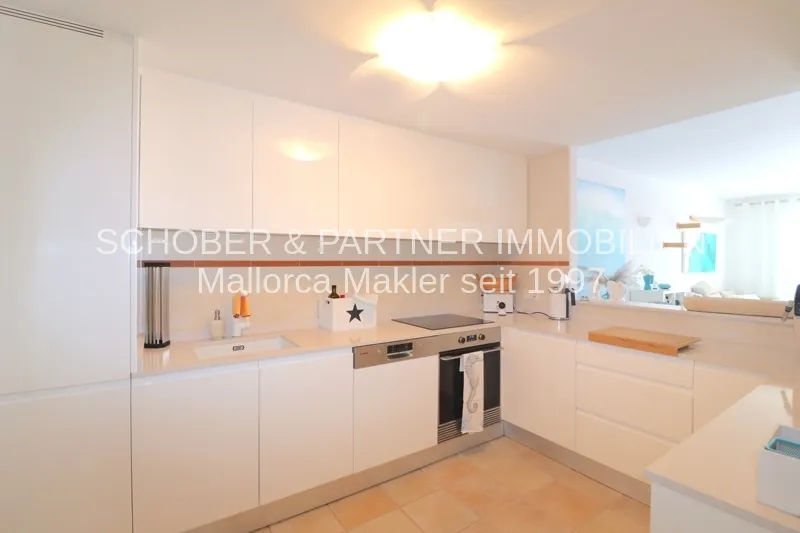 Modern apartment with 2 bedrooms and sea views — photo 12