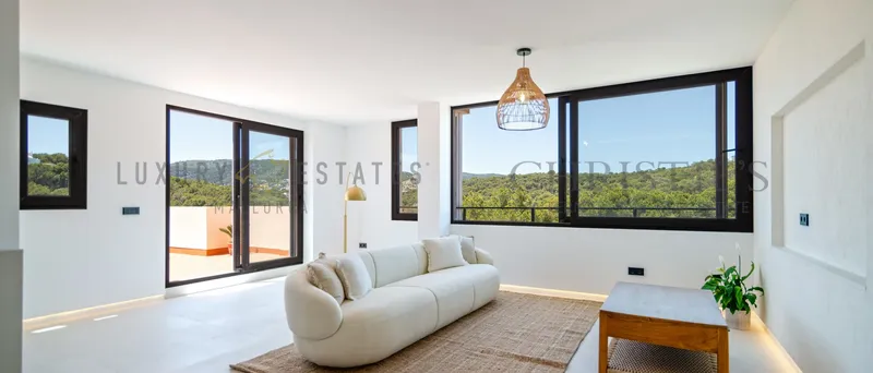 Renovated penthouse in El Terreno, Palma, with a large terrace and sea views — photo 5