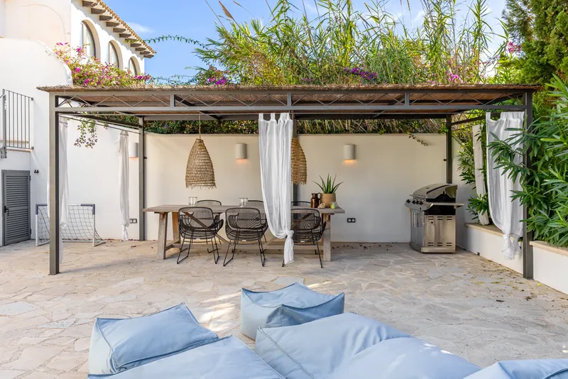 Villa in Portocolom - Exterior view of the semi-detached house with pool — photo 9