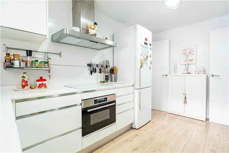 Exclusive semi-detached villa with a pool and garden on a lot of approximately 2,000 m² — photo 10