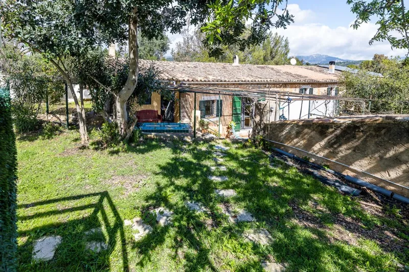 House — photo 1