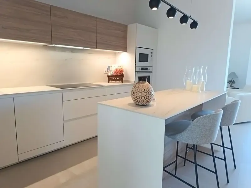 This high-quality property features state-of-the-art technology, exclusive features and a fantastic location with views — photo 10